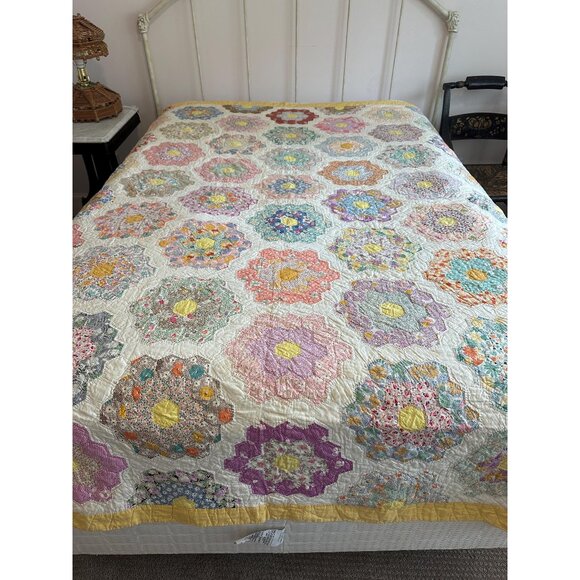 Other - 1930s Grandmothers Flower Garden quilt flowers novelty prints Full size